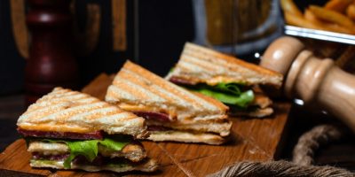 club-sandwich-with-smoked-sausage_140725-2061